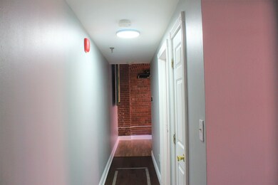 470 Silver St unit 213, Manchester, NH 03103 - photo 2