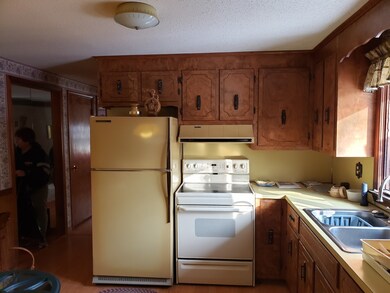 44 Amherst St, West Springfield, MA 01089 - photo 4