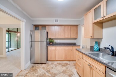 1665 Parkcrest Cir unit 300, Reston, VA 20190 - photo 6