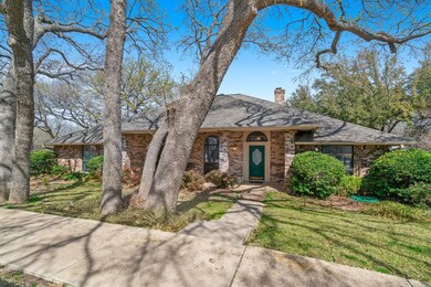 1137 Hidden Oaks Dr, Bedford, TX 76022 - photo 3