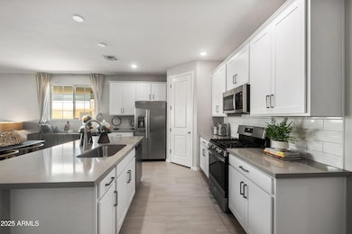 06-22808-E-Round-Up-Way-6