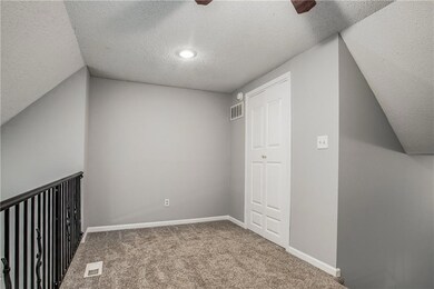 202 N Sunset Ln, Raymore, MO 64083 - photo 2