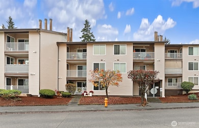 9020 25th Ave SW unit 201, Seattle, WA 98106 - photo 2