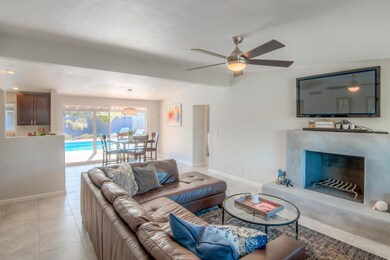5 Living Room photo a