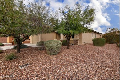 4022 N Hidden Canyon Dr-large-004-032-Co