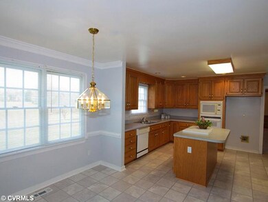 Kitchen - Fully equiped spacious kitchen with cent