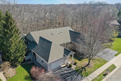 2115 Lamberton Creek Ln NE unit 18, Grand Rapids, MI 49505 - photo 2