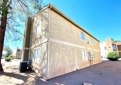 2727 Aarondavid Dr, Las Vegas, NV 89121 - photo 3