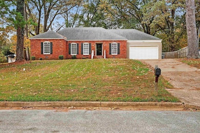 2879 Bannockburn Rd, Memphis, TN 38128 - photo 2