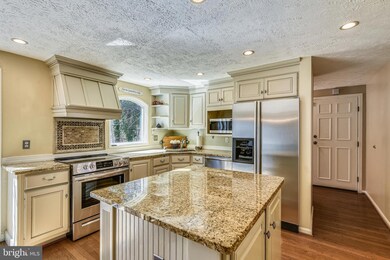 2906 Rock Manor Ct, Herndon, VA 20171 - photo 7