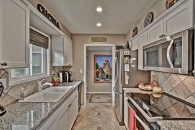 UPDATED KITCHEN W/2017 APPLIANCES