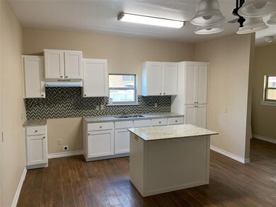 2005 Marcella Ave, Laredo, TX 78040 - photo 3