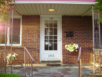 195 Whitehall Rd, Albany, NY 12209 - photo 2