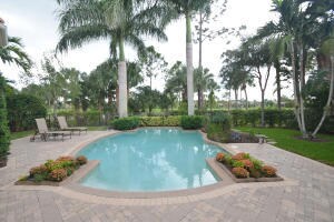 Large customm pool