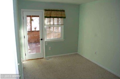 9982 Hemlock Woods Ln, Burke, VA 22015 - photo 4