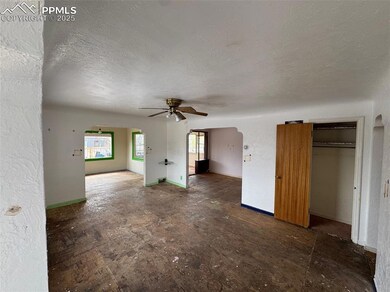 Living room with arched walkways