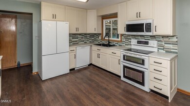 1025 N 4th St, Bismarck, ND 58501 - photo 7