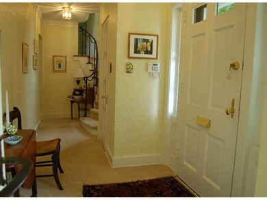 Entry/Foyer.