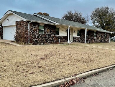 1514 Holmes Ct, Cushing, OK 74023 - photo 2