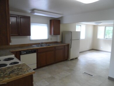 Kitchen & Dining Area