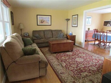 Living Room. SPACIOUS LIVING ROOM OF HARDWOOD ADJO