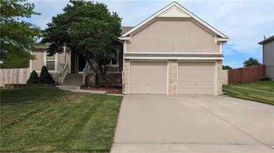 325 Eagle Glen Dr, Raymore, MO 64083 - photo 2