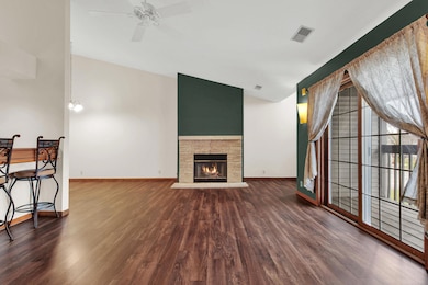 827 Quinlan Dr unit H, Pewaukee, WI 53072 - photo 4