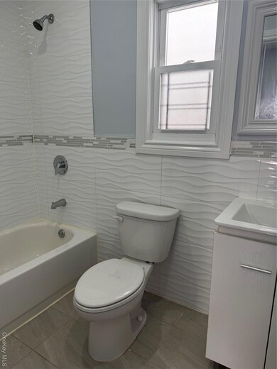 818 E 216th St unit 2, Bronx, NY 10467 - photo 4