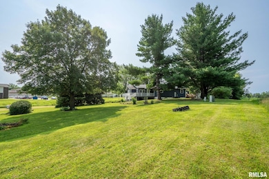 1527 11th St, de Witt, IA 52742 - photo 2