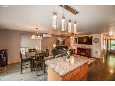 426 S Corinne Dr, Newberg, OR 97132 - photo 5