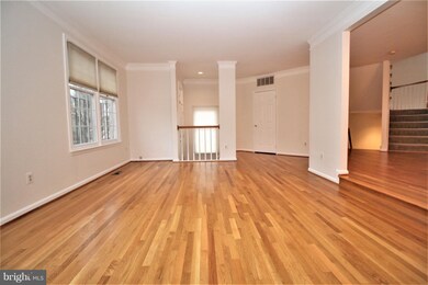 2 Bloomingdale Ct, Rockville, MD 20852 - photo 3
