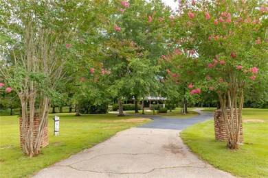 Drive up to country living. Beautiful park like se