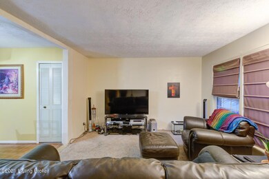 9006 Lantana Dr, Louisville, KY 40229 - photo 3