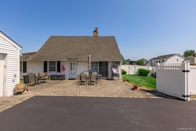 46 Tallow Ln, Levittown, NY 11756 - photo 7