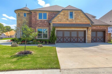 Large corner lot with 3 car garage. The floor in t