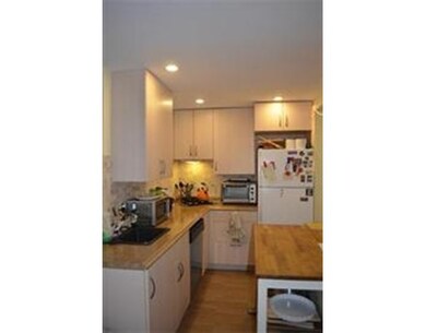 215 Reservoir Rd unit 217, Chestnut Hill, MA 02467 - photo 4