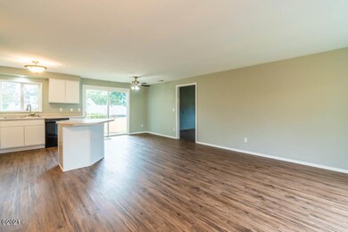 1118 SW 11th St, Lincoln City, OR 97367 - photo 2