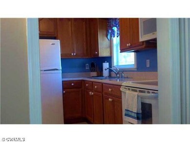 Kitchen - Beautiful Kitchen with Smoothtop Range and Built-In Microwave!