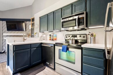 464 N Hwy 143 B301-6