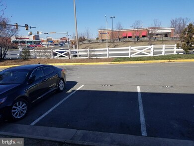 582 Tuliptree Square NE, Leesburg, VA 20176 - photo 4