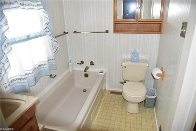 1400 E Twenty Fourth St, Winston Salem, NC 27101 - photo 5