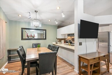 13-Dining Room_SLS_-0320