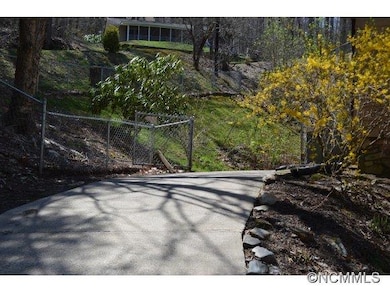 Upper Drive to Main Level