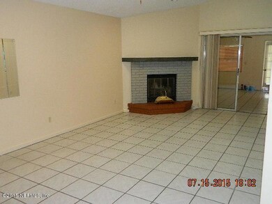 8783 Townsquare Ct, Jacksonville, FL 32216 - photo 4