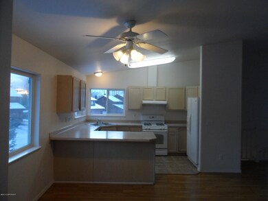 Kitchen & Breakfast Bar