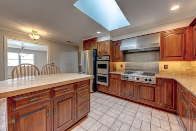 Stainless steel double ovens, and Gas Range