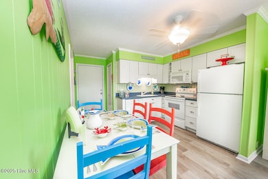 Southwinds A6 Dining Area