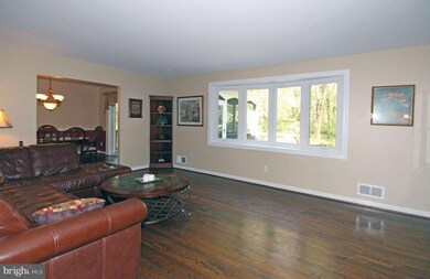 5102 Portsmouth Rd, Fairfax, VA 22032 - photo 4