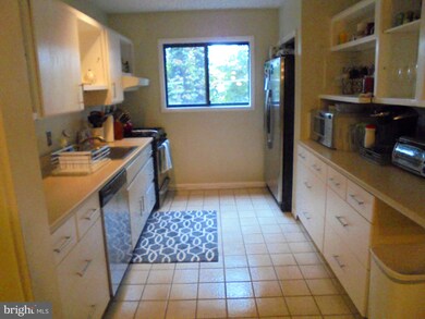 55 Skyhill Rd unit 202, Alexandria, VA 22314 - photo 4