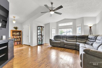 312 S Valley Dr, Nampa, ID 83686 - photo 5